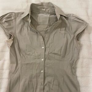 Fitted short sleeves banana republic button up top